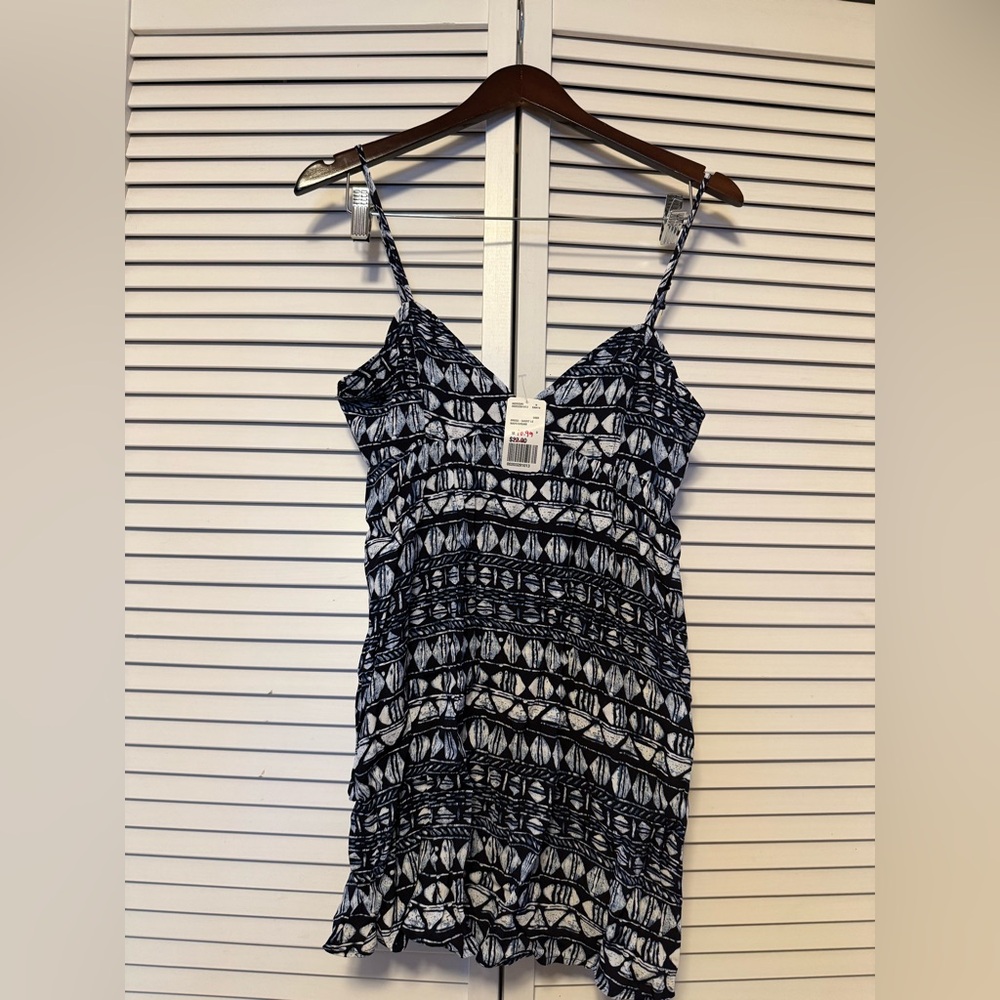 Trendy Forever 21 Navy and Cream Geometric Mini Dress NWT